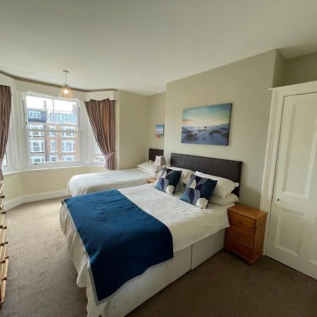45 The Square Holiday Apartments Scarborough Eksteriør billede