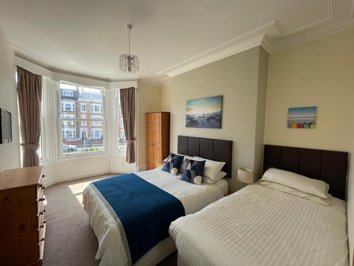 45 The Square Holiday Apartments Scarborough Eksteriør billede