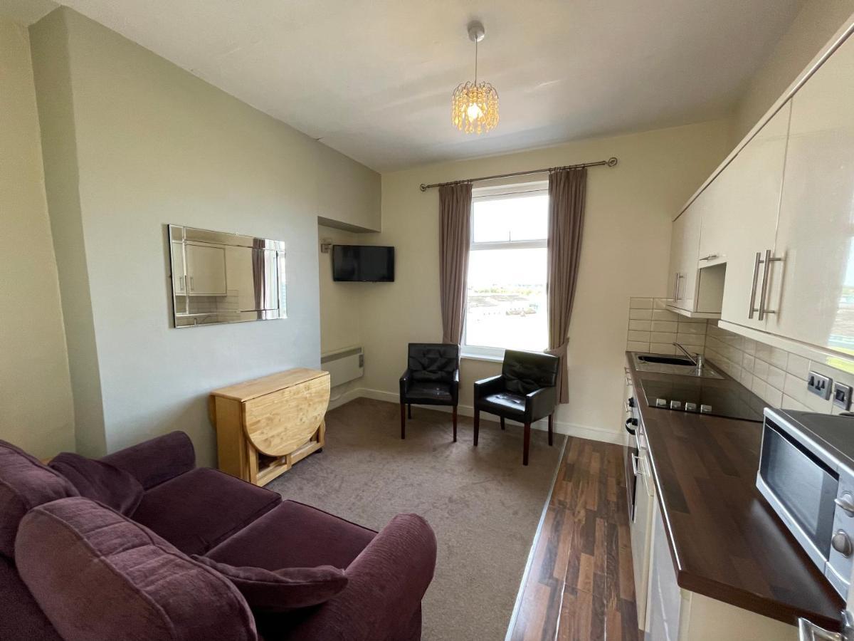 45 The Square Holiday Apartments Scarborough Eksteriør billede