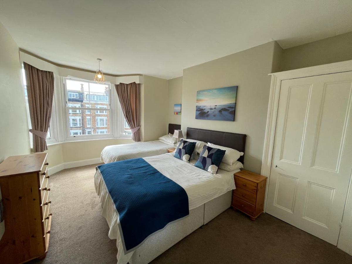 45 The Square Holiday Apartments Scarborough Eksteriør billede