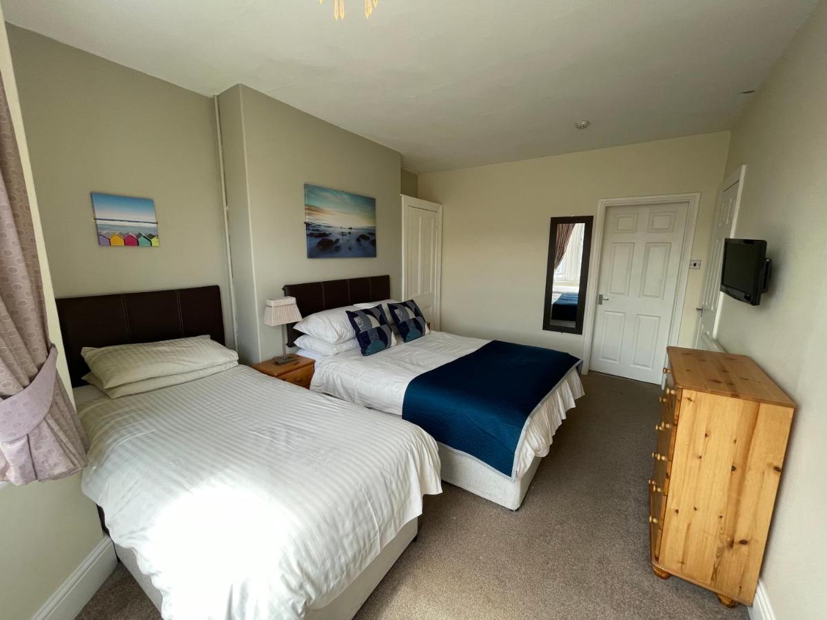 45 The Square Holiday Apartments Scarborough Eksteriør billede