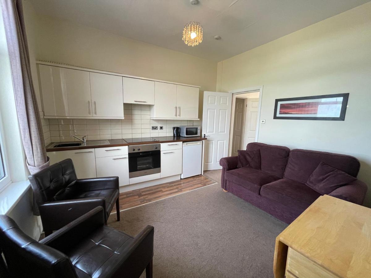 45 The Square Holiday Apartments Scarborough Eksteriør billede