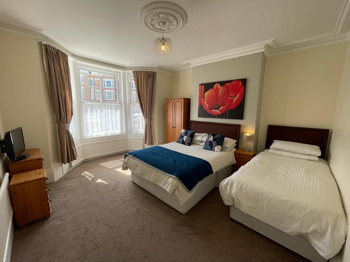 45 The Square Holiday Apartments Scarborough Eksteriør billede